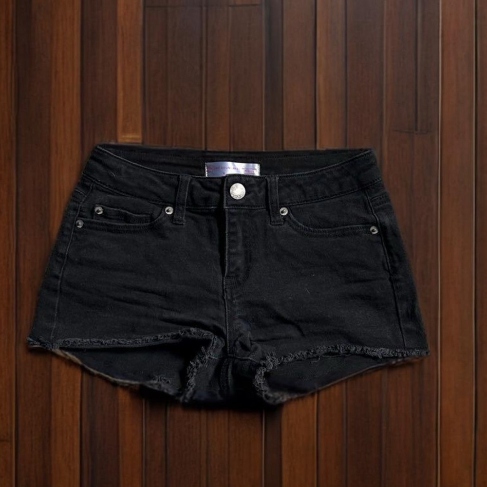 𝐍𝐎𝐁𝐎 - distressed black Jean shorts
